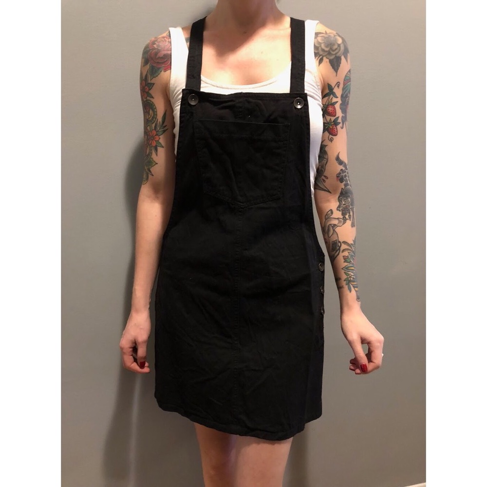 🖤 black denim overall dress by boohoo 🖤